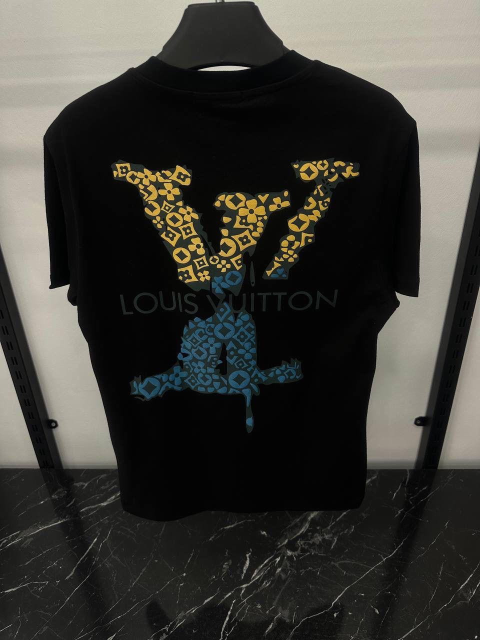 LOUIS VUITTON Black & White T-Shirts